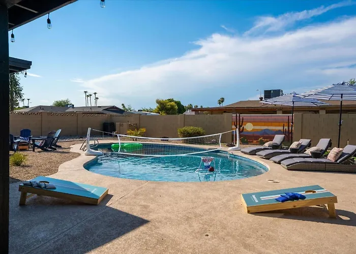 Basketball Court Heated Pool Mini Golf & * Glendale
