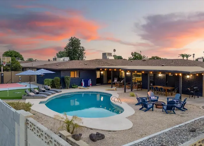 Basketball Court Heated Pool Mini Golf & Holiday home *